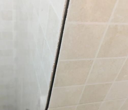 白城瓷砖空鼓维修公司分享阳台瓷砖脱落的修复过程可以分为以下几个步骤